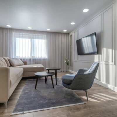 Nowocześnie urządzony salon prezentuje rozwiązania dla małych mieszkań.