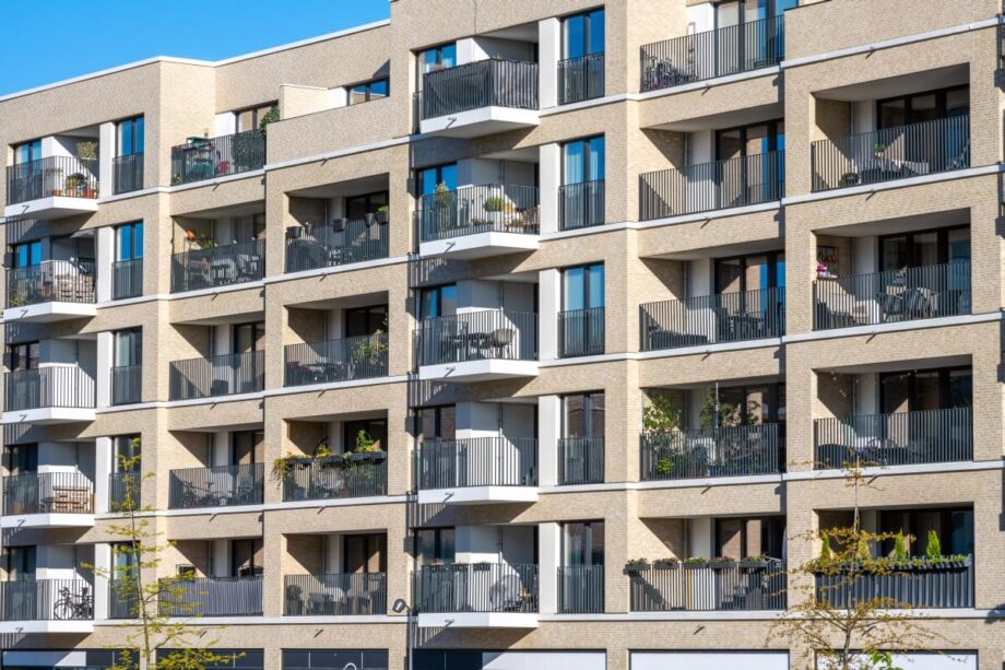 Budownictwo modułowe i prefabrykowane: liczą się projekt, logistyka i kontrola montażu; weryfikuj parametry energii, mostki, wentylację i umowę.