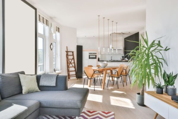 Smart home a rachunki w mieszkaniu: oszczędności daje głównie strefowanie, harmonogramy i tryb nieobecności, po ocenie instalacji i nawyków.